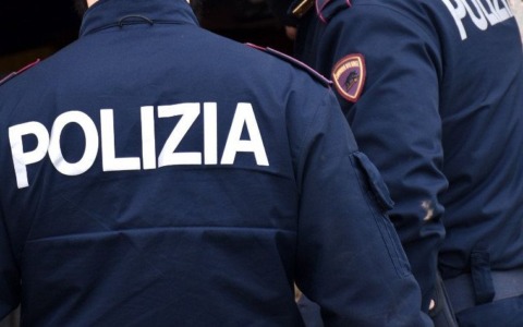 Scappano dal supermercato con 900 euro di spesa: arrestate due persone