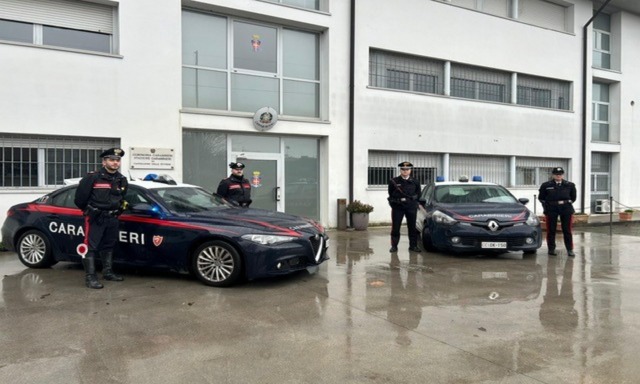 “Schiamazzi dall’abitazione”: arrivano i carabinieri, ma una donna morde un militare
