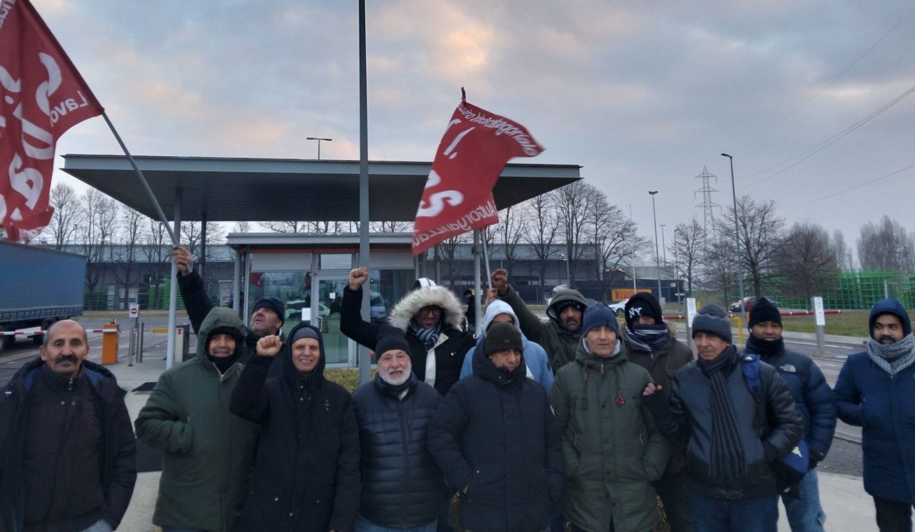 Sciopero Pirelli a Settimo, prosegue la mobilitazione dei lavoratori contro salari bassi e precarietà