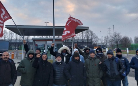 Sciopero Pirelli a Settimo, prosegue la mobilitazione dei lavoratori contro salari bassi e precarietà