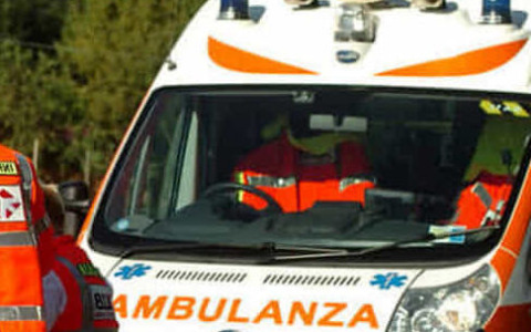 Scontro auto moto, grave centauro di 18 anni