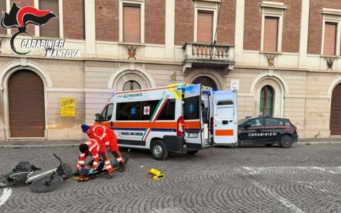 Scontro tra bici e auto a Sabbioneta: ciclista 60enne trasportato in ospedale