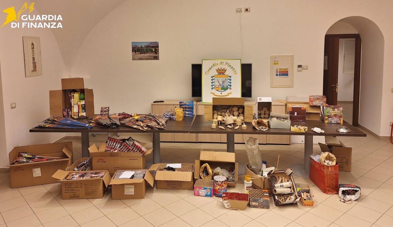 Scoperto laboratorio di fuochi pirotecnici in casa
