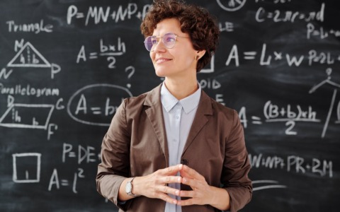 Scuola, arriva l’assicurazione sanitaria integrativa per prof e personale Ata: cosa cambia