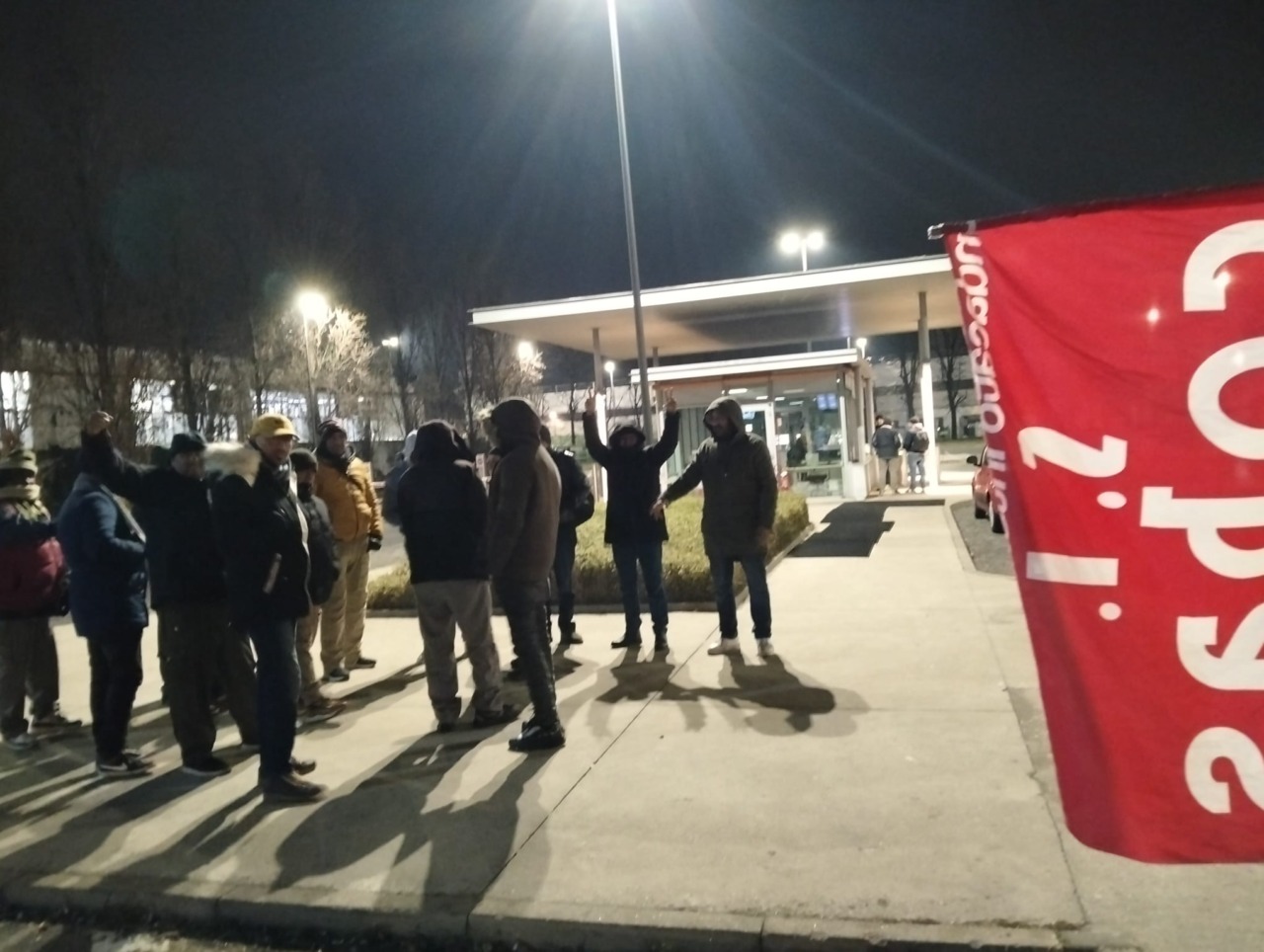 Settimo Torinese, sciopero Pirelli: prosegue la mobilitazione dei lavoratori che chiedono solidarietà e partecipazione
