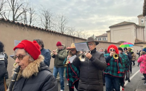 Sfilata in maschera e musica: a Vaprio d’Adda è già iniziato il Carnevale