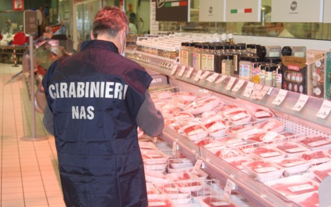 Sicurezza a tavola, multe per 735 mila euro e oltre 1.480 quintali di alimenti sequestrati a Treviso nel 2025