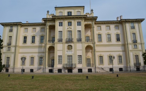 Sistemato il prestigioso roseto di Villa Alari a Cernusco sul Naviglio