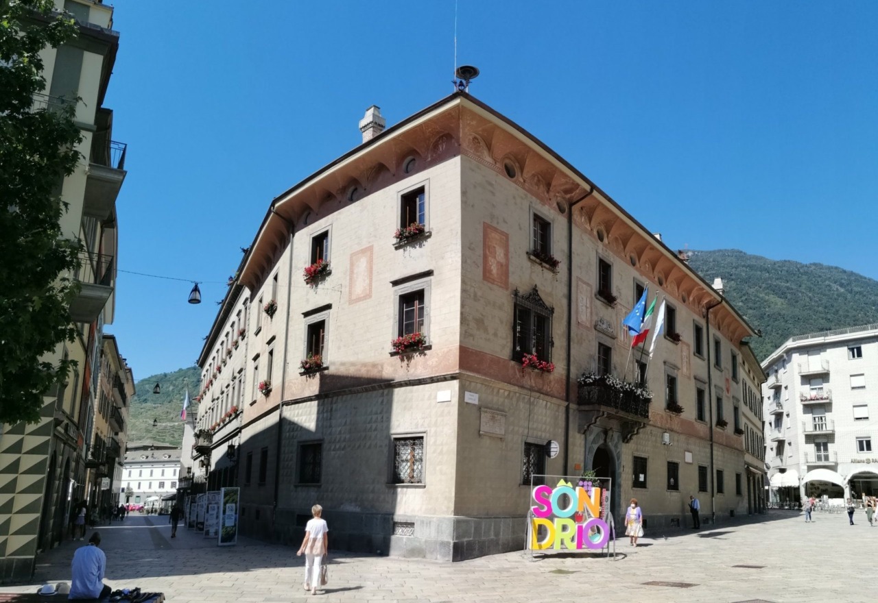 Sondrio, servizi tributi e attività produttive: accesso libero da lunedì