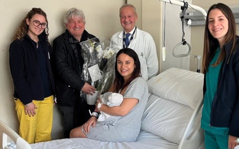 Sono 1680 i bimbi nati all’ospedale Sant’Anna nel 2025: l’ultimo è Theo