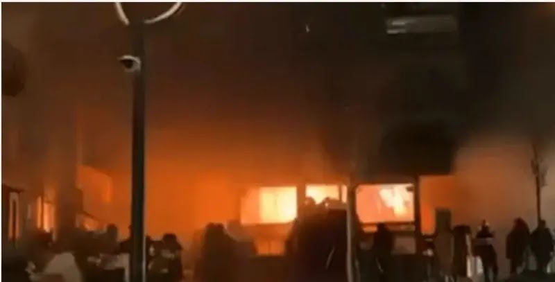 Strage alla festa di Capodanno per ragazzi in Svizzera: almeno 40 morti. Potrebbero esserci italiani