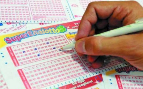 SuperEnalotto, colpo fortunato a Cuorgnè: centrato un “5” da quasi 70mila euro