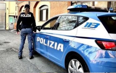 Tenta di rubare in un supermercato armato con un coltello, ma viene riconosciuto dal sistema di videosorveglianza