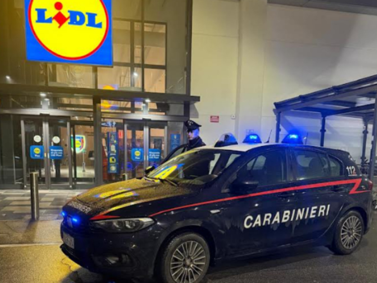 Tentano di rubare alla Lidl: due denunciati (dopo mesi) grazie ad un dipendente