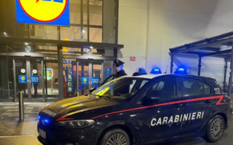 Tentano di rubare alla Lidl: due denunciati (dopo mesi) grazie ad un dipendente