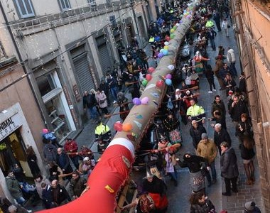 Torna la calza della befana più lunga del mondo