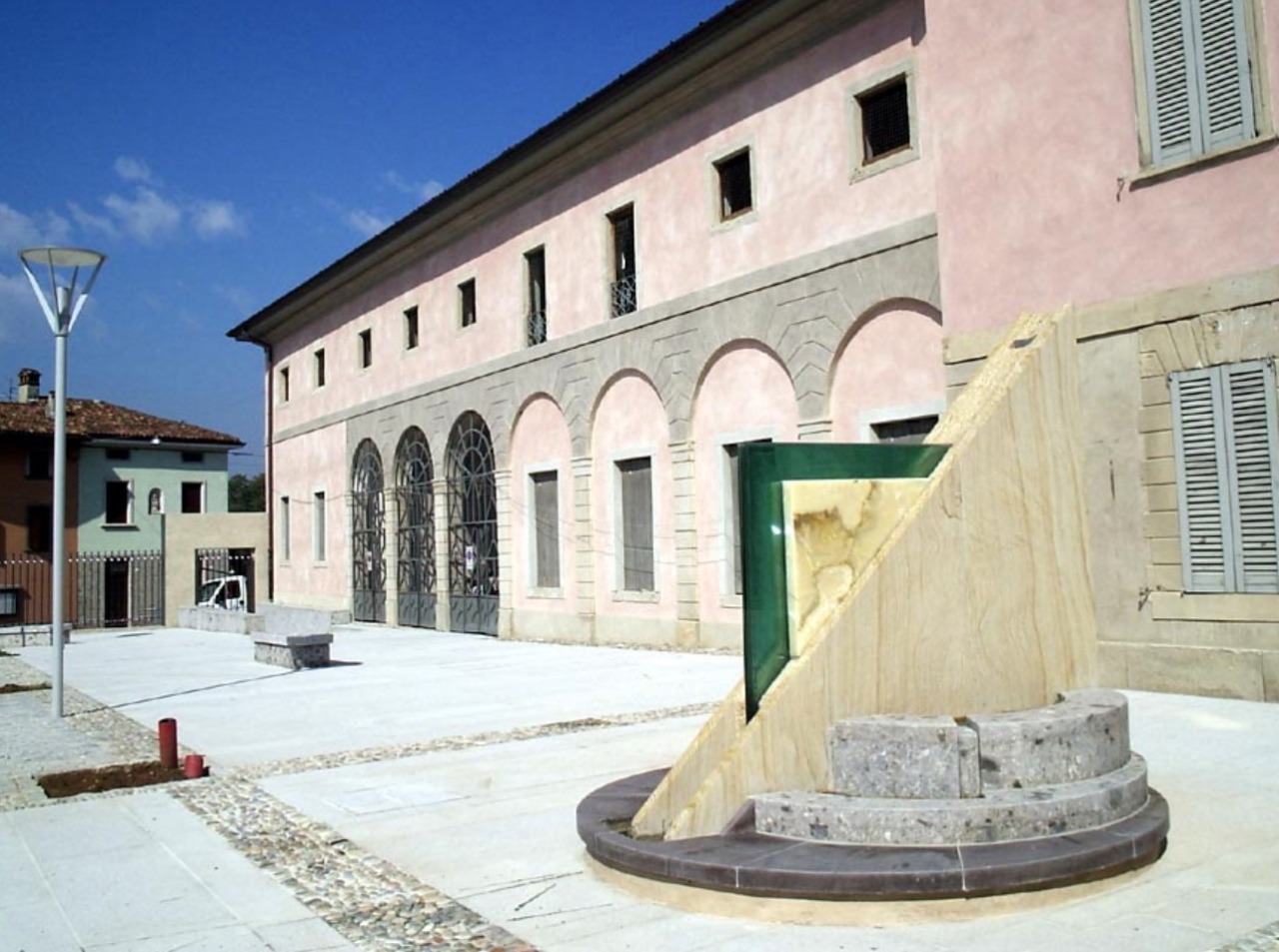 Trasporto anziani e attività in biblioteca, il Comune cerca volontari