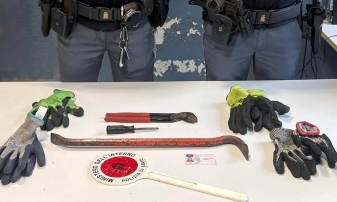 Tre trasfertisti fermati a Padova: in auto guanti, pinze e spranghe per commettere furti