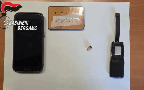 Beccati all’esame della patente con auricolari e dispositivi elettronici: due indiani denunciati