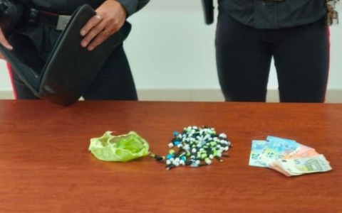 Trovato in possesso di 81 dosi di cocaina, giovane arrestato