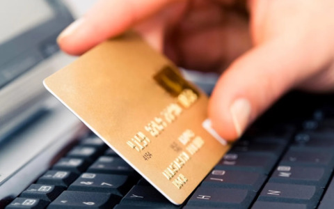 Truffa online a Vigevano: 44enne convinto a pagare oltre 6mila euro, dieci denunciati