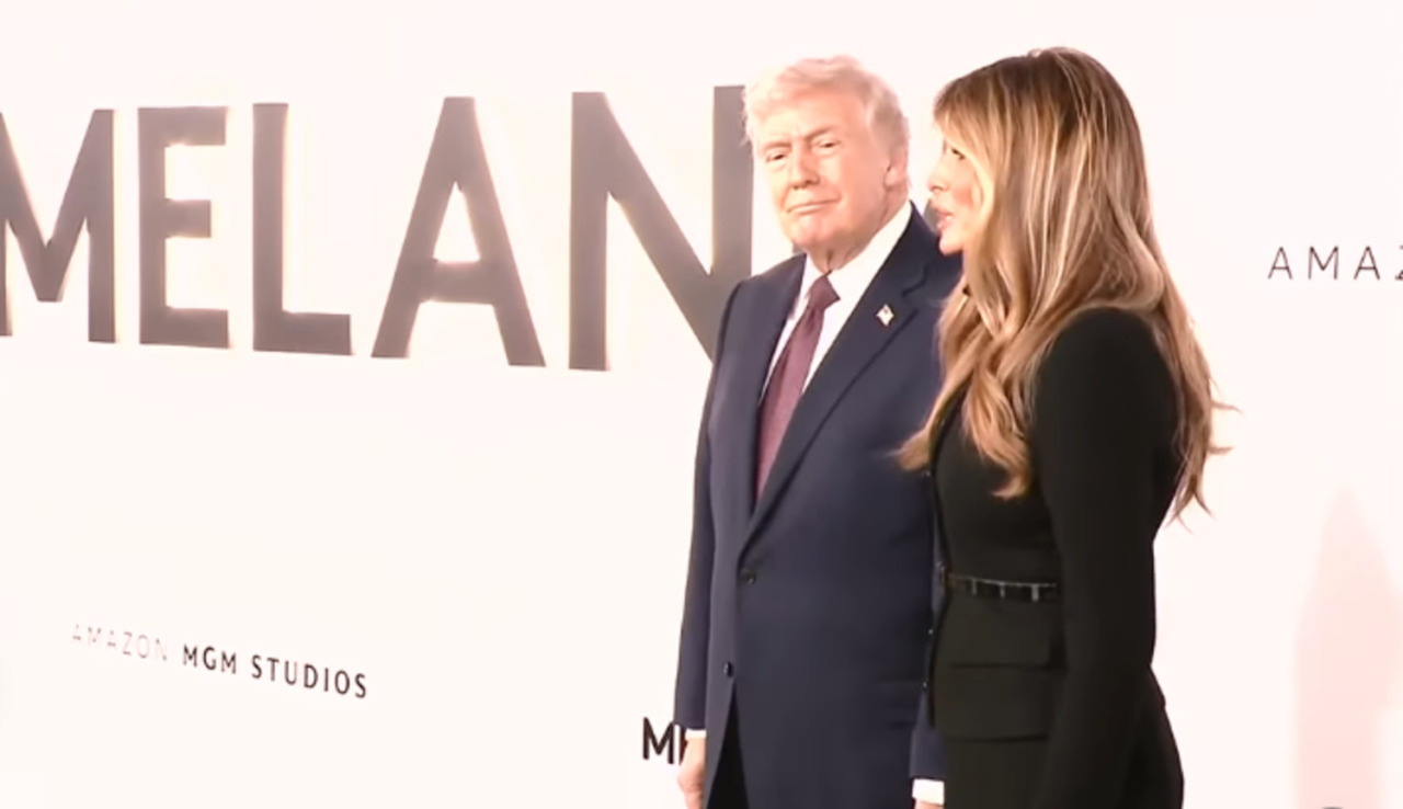 Trump alla “prima” del documentario sulla first lady Melania. Tra black carpet e polemiche