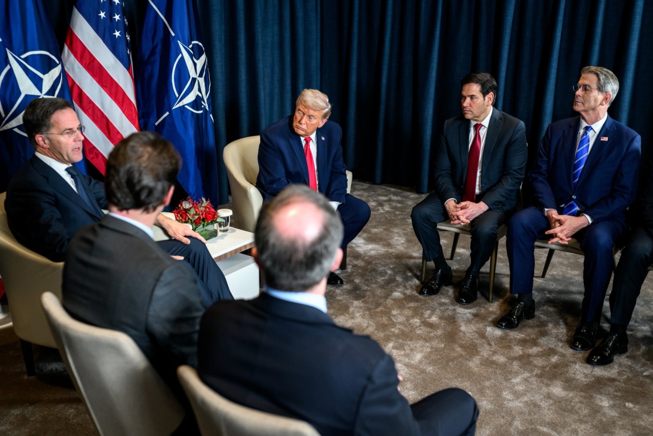 Trump, svolta Groenlandia dopo le minacce: “Non userò la forza e niente dazi”. Accordo quadro con la Nato