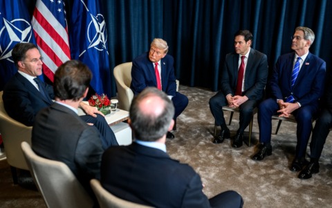 Trump, svolta Groenlandia dopo le minacce: “Non userò la forza e niente dazi”. Accordo quadro con la Nato