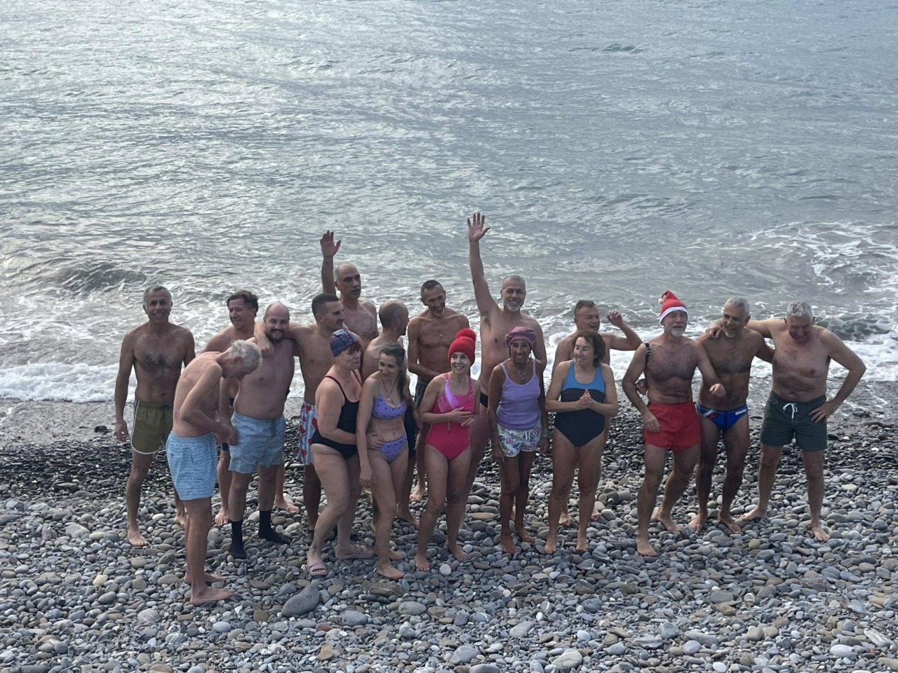 Tuffo nell’acqua gelata, il cimento a Camporosso – Foto e Video