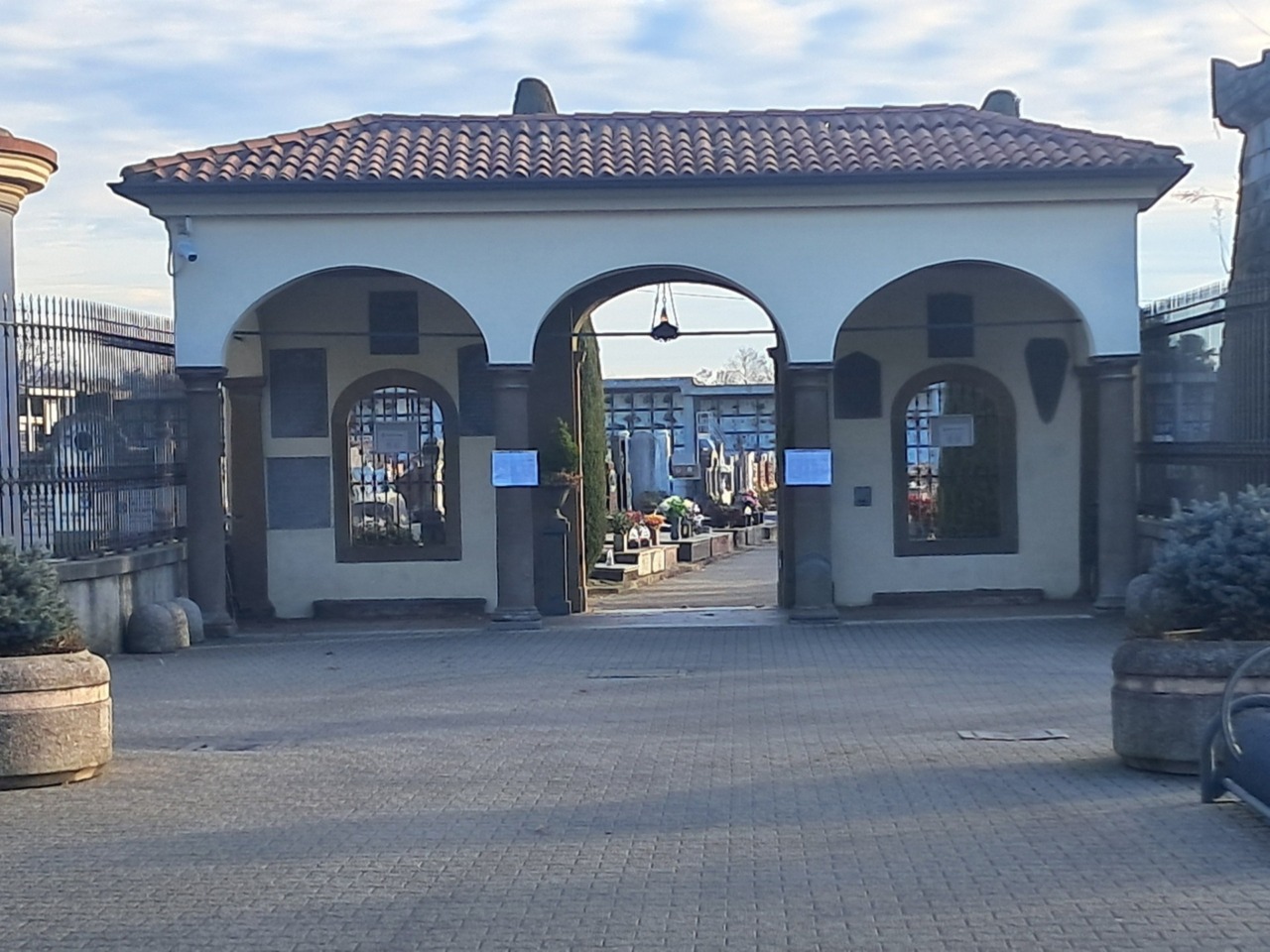 “Un atto vile e codardo, colpisce i sentimenti più profondi della comunità”