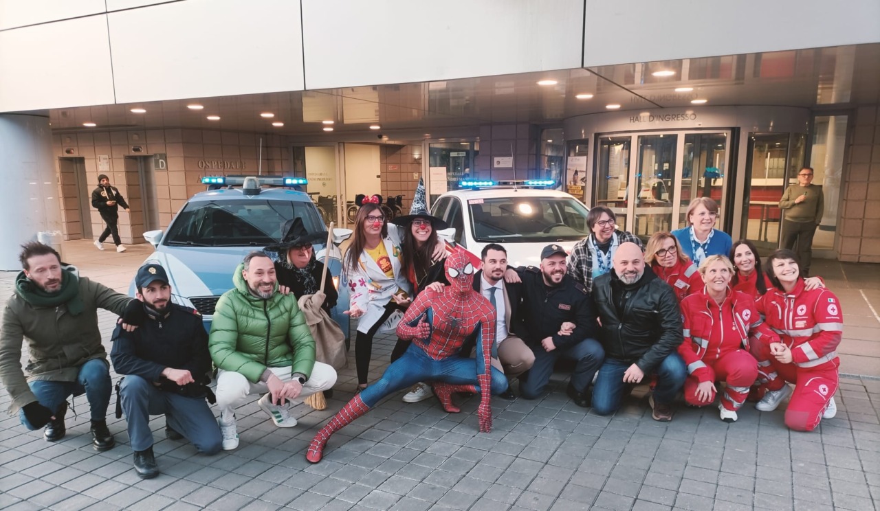 Un pomeriggio di sorrisi e speranza: la Befana arriva in Pediatria a Lecco