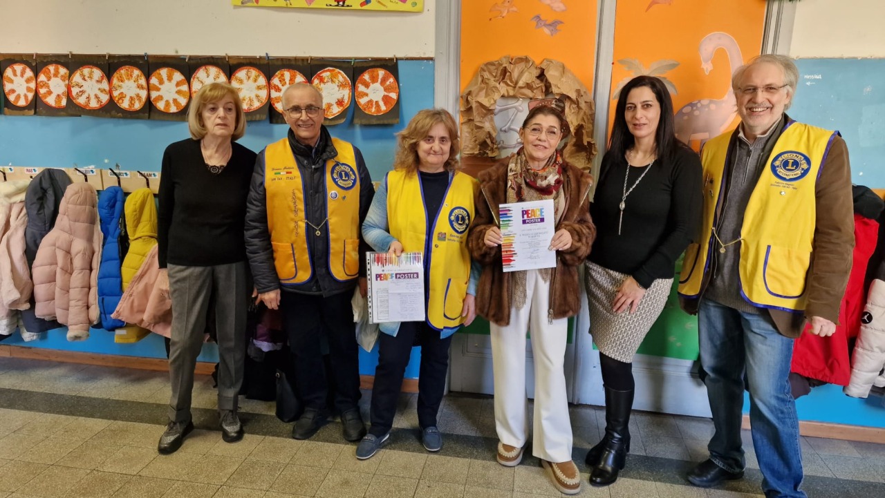 “Un poster per la pace”, premiati gli studenti della scuola Calvino