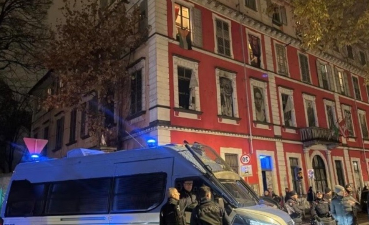 Vanchiglia, dopo lo sgombero di Askatasuna scoppia la polemica: danni ai commercianti e scuole chiuse