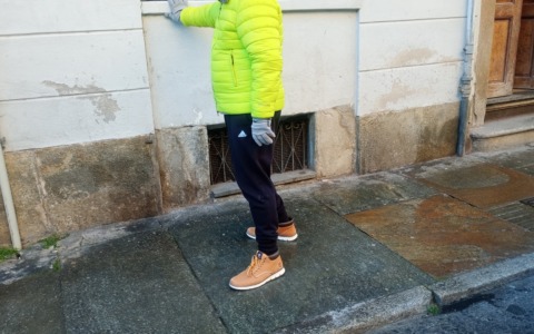 Vercelli nella morsa del ghiaccio: in via Gioberti cadute due donne