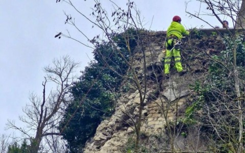 Via dell’Isola Farnese, al via interventi di ancoraggio sul costone