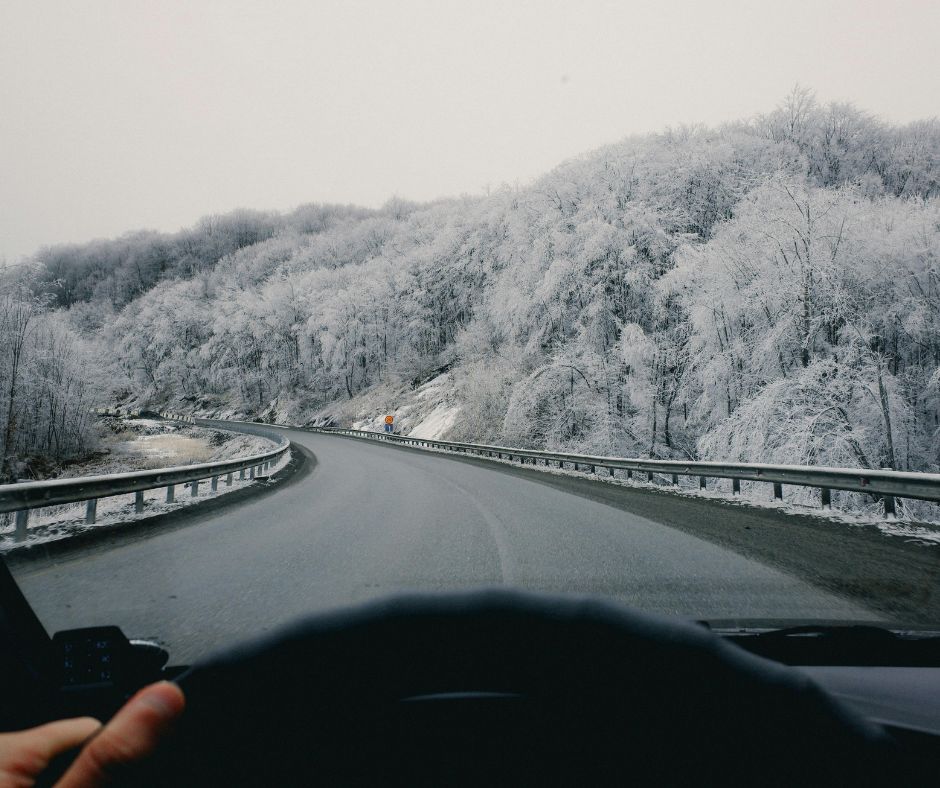Viterbese, neve e ghiaccio creano insidie: auto si ribalta sulla cassia a san lorenzo nuovo, un ferito