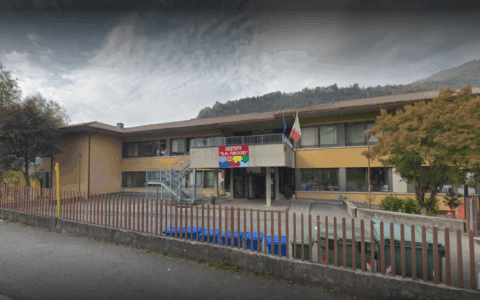 Zogno, Istituto Turoldo ancora al freddo: meno di 10 gradi in aula, gli studenti protestano con i fumogeni