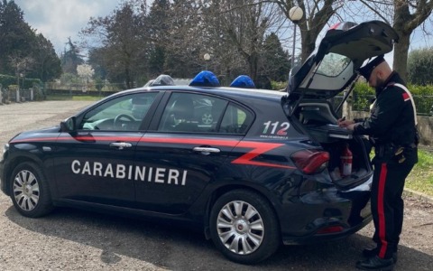 A casa la droga e su WhatsApp le vendite di sostanza stupefacente