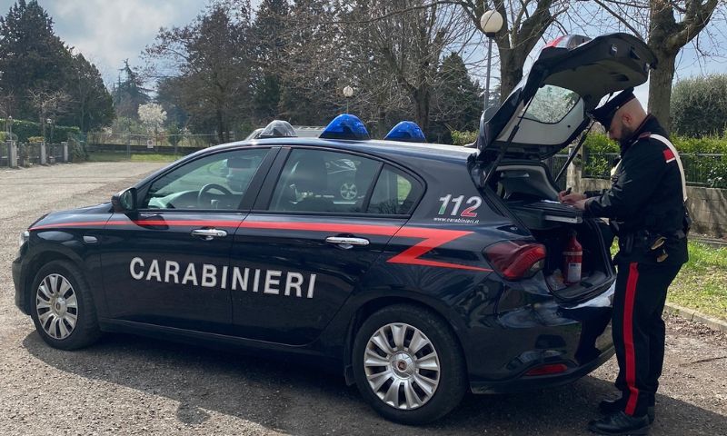 A casa la droga e su WhatsApp le vendite di sostanza stupefacente