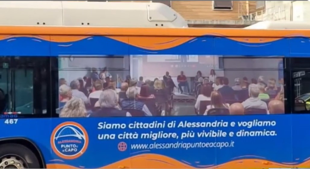Alessandria Punto e a capo, dagli autobus un messaggio alla città