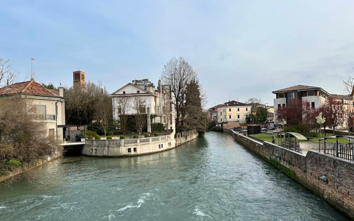 Allarme ordigno a Treviso, artificieri sul Botteniga: ma era una bomboletta spray arrugginita