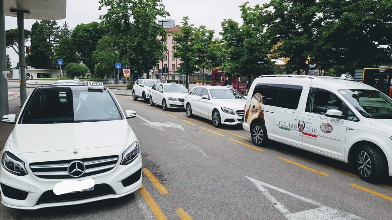 Ancora scintille tra Comune di Bergamo e tassisti: il Consorzio boccia il potenziamento temporaneo del servizio