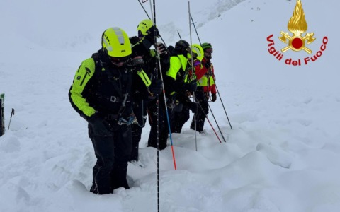 Ancora senza esito le ricerche dell’uomo travolto dalla valanga nel territorio di Madesimo