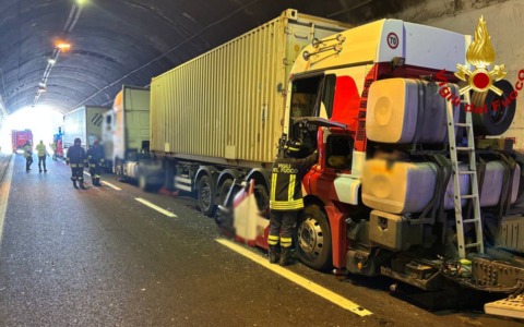 Ancora uno schianto in A14, tre feriti per l’incidente in galleria a Pedaso. Tratto chiuso.