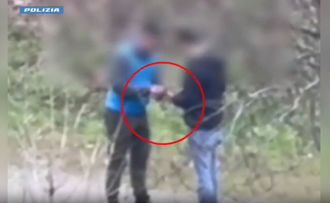 Arrestato egiziano 27enne che spacciava nel parco del quartiere Giambellino