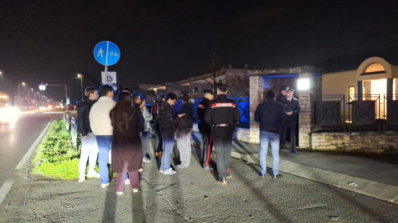 Assalto in villa, famiglia ostaggio dei rapinatori che svaligiano la cassaforte