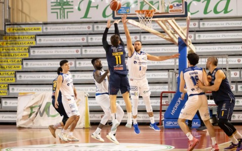 Benacquista Latina in campo oggi contro Jesi. Palla a due alle 18