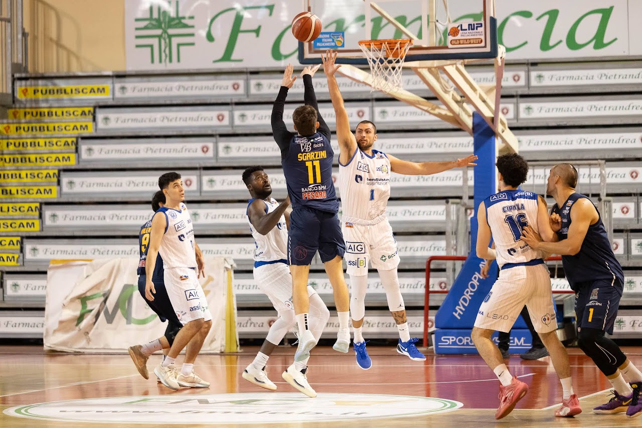 Benacquista Latina in campo oggi contro Jesi. Palla a due alle 18