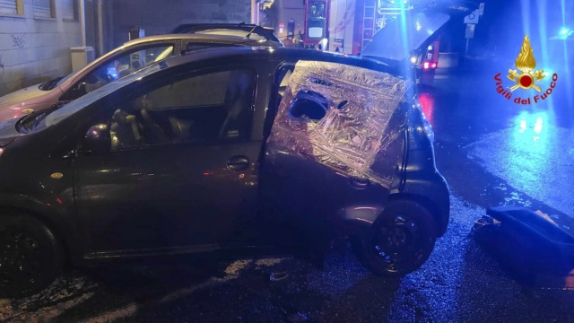 Biella, due incendi a distanza di pochi metri in via Marconi