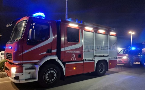 Brucia un’auto in via Dante Alighieri a Sanremo